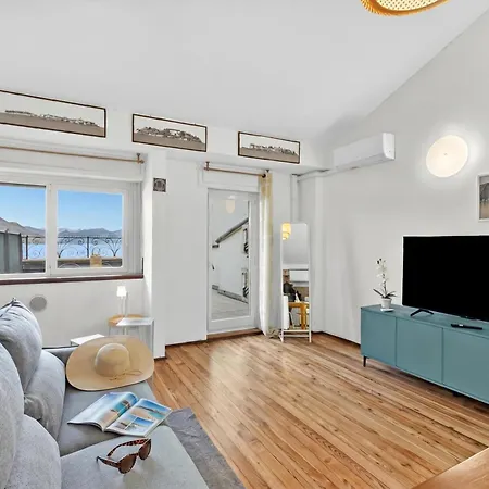 Apartment Rooftop Penthouse - Ac, Lake View With Terrace - Happy Rentals *