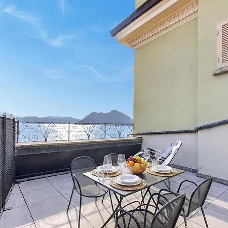 Rooftop Penthouse - Ac, Lake View With Terrace - Happy Rentals *