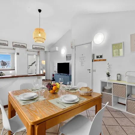 Apartment Rooftop Penthouse - Ac, Lake View With Terrace - Happy Rentals *