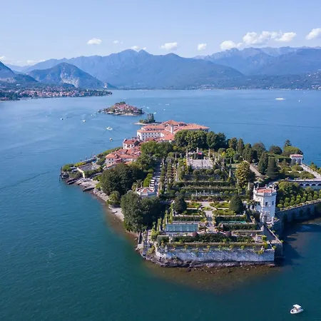 Rooftop Penthouse - Ac, Lake View With Terrace - Happy Rentals