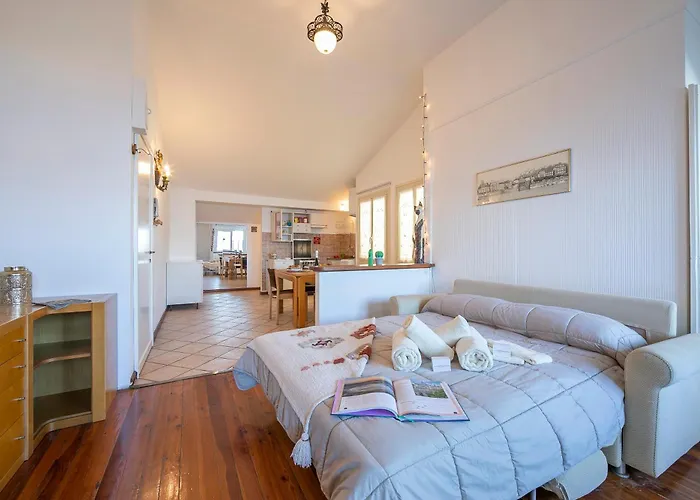 Rooftop On View - Happy * Стреза